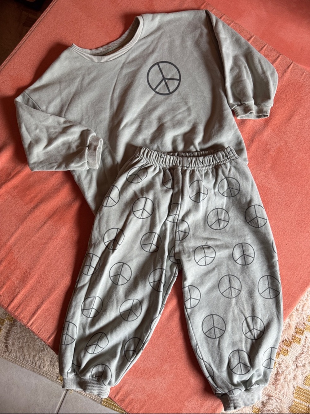 Indy & Pippa Peace Sign Set